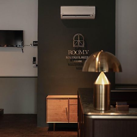 Room V Jalan Sultanah Near Bus Stop Batu Pahat Kültér fotó