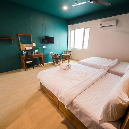 Room V Jalan Sultanah Near Bus Stop Batu Pahat Kültér fotó
