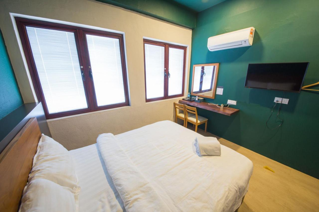 Room V Jalan Sultanah Near Bus Stop Batu Pahat Kültér fotó