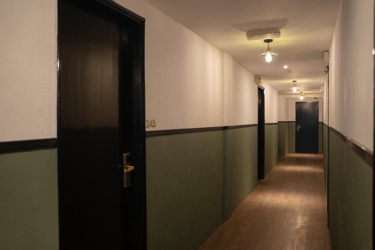 Room V Jalan Sultanah Near Bus Stop Batu Pahat Kültér fotó