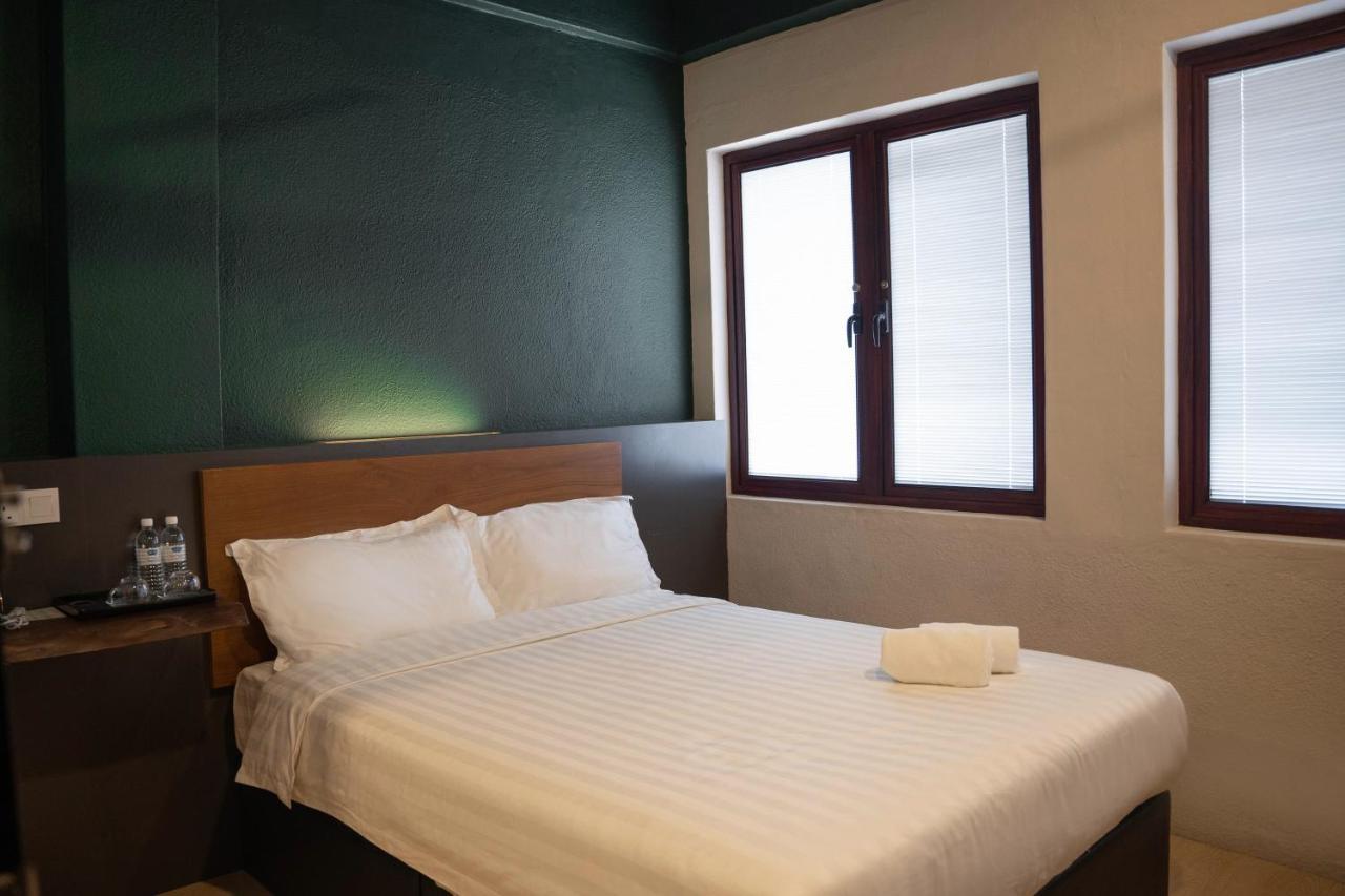 Room V Jalan Sultanah Near Bus Stop Batu Pahat Kültér fotó