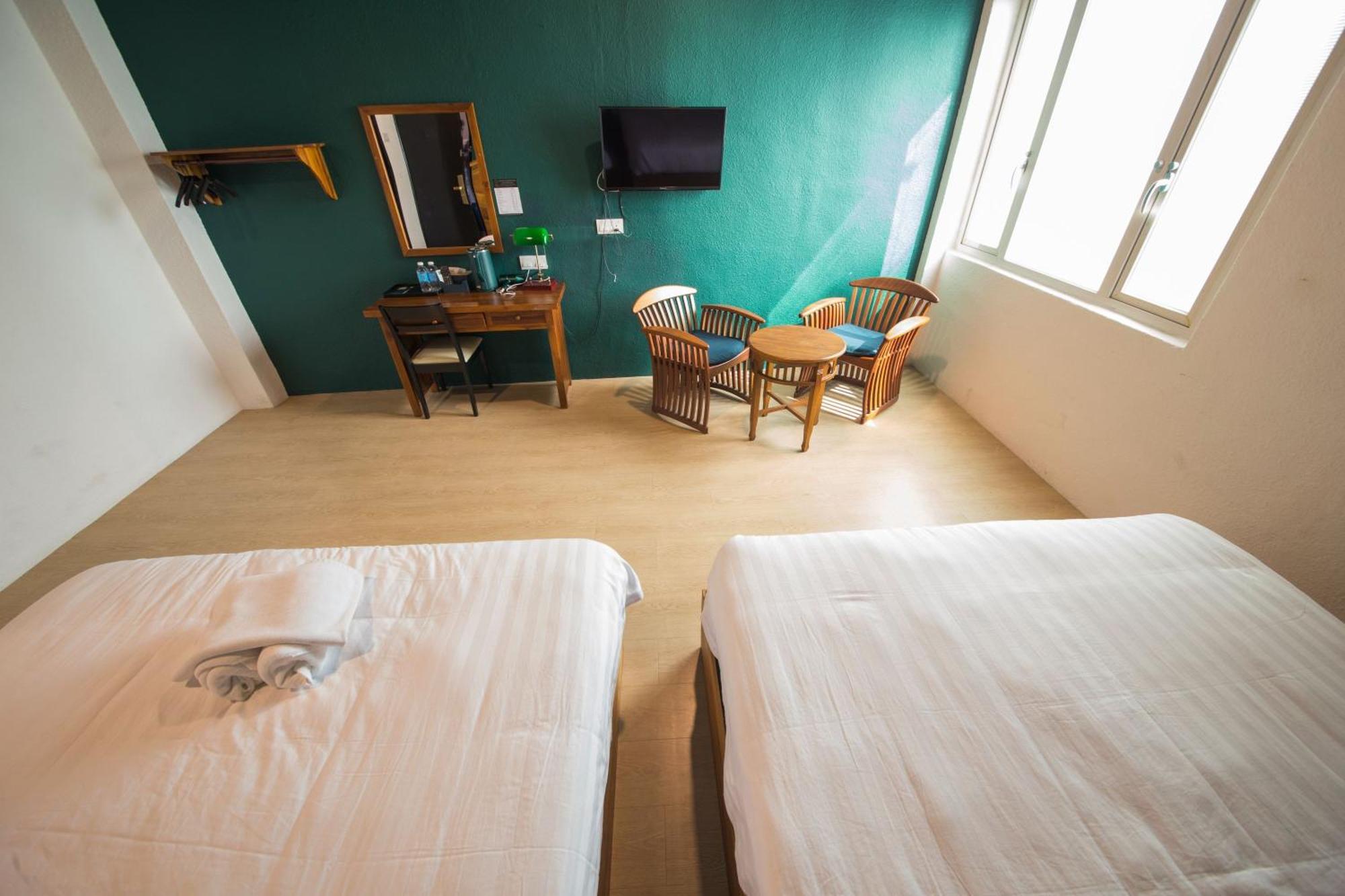 Room V Jalan Sultanah Near Bus Stop Batu Pahat Kültér fotó