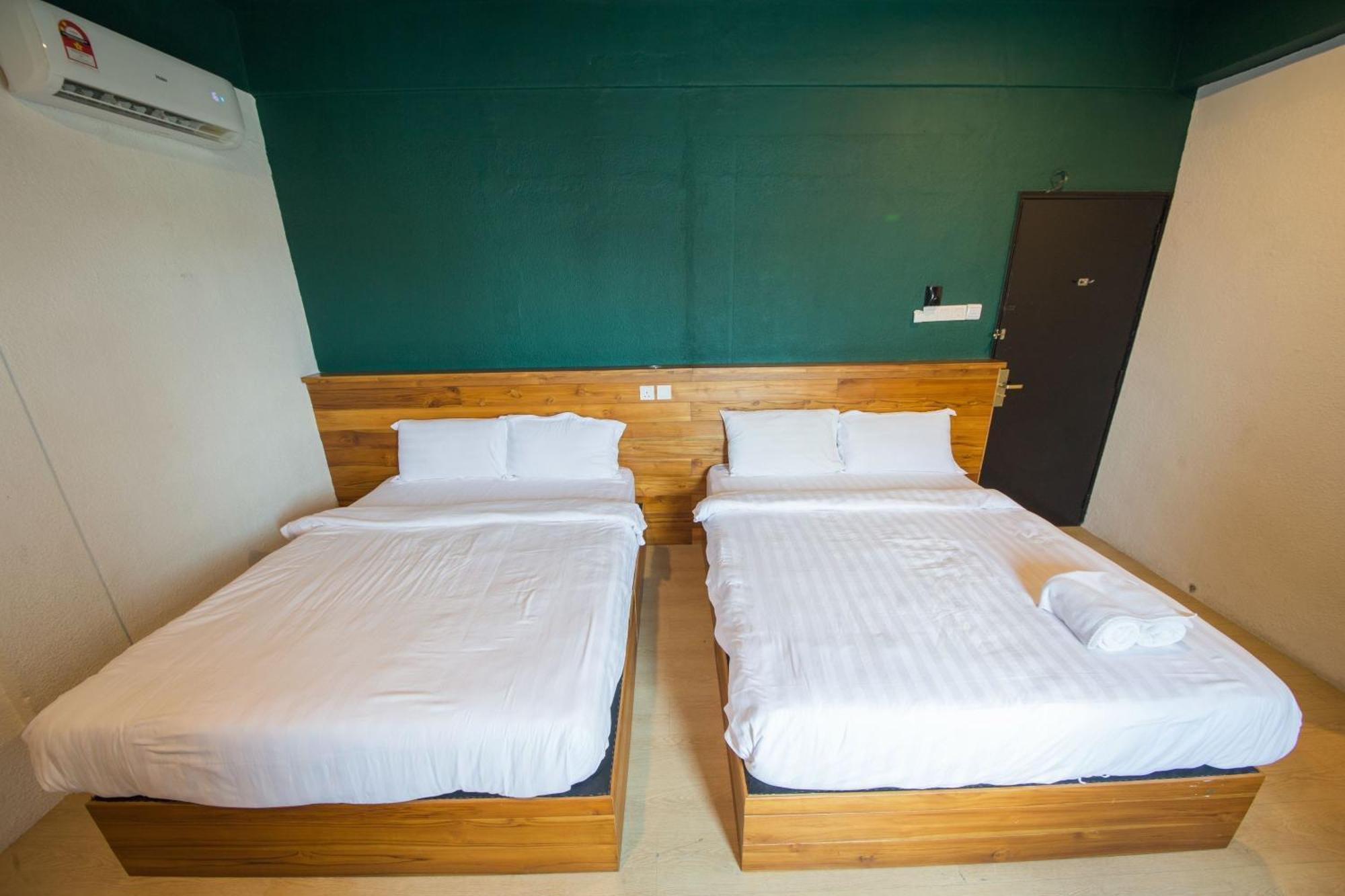 Room V Jalan Sultanah Near Bus Stop Batu Pahat Kültér fotó
