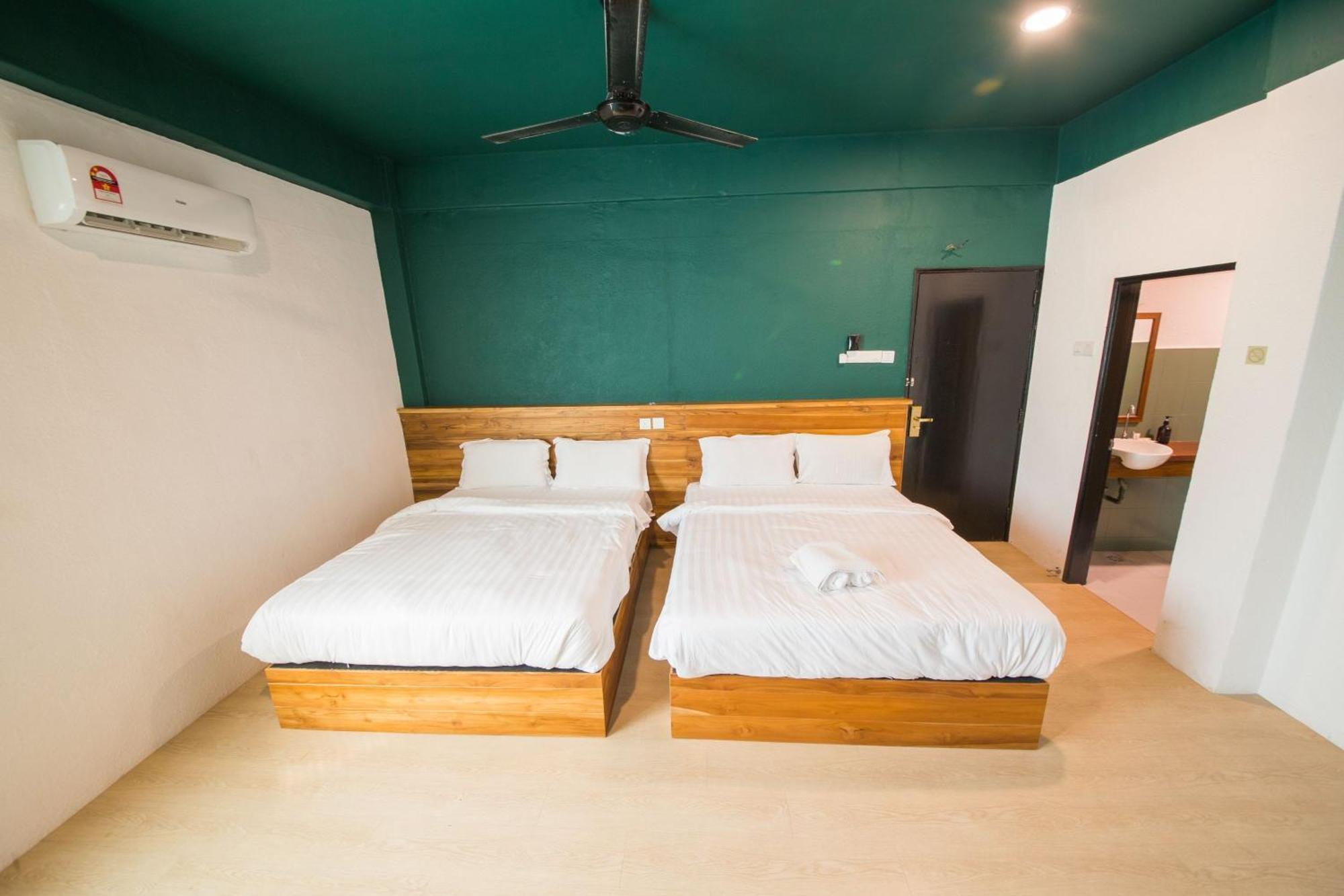 Room V Jalan Sultanah Near Bus Stop Batu Pahat Kültér fotó
